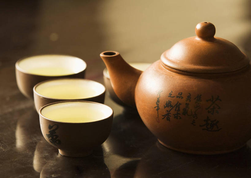 无人,横图,俯视,室内,特写,白天,幸福,餐桌,茶,桌子,杯子,一排,许多,阴影,朦胧,模糊,整齐,并列,并排,反射,标志,壶,文字,影子,字符,茶叶,很多,娱乐,标识,茶楼,水壶,排列,茶壶,容器,水杯,茶馆,享受,休闲,温馨,汉字,放松,乐趣,餐台,茶室,提神,舒适,队列,中文,醒脑,平行,国文,华文,茶房,茶肆,茶杯,彩图,高角度拍摄