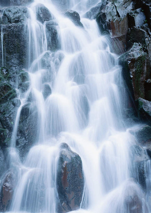 无人,竖图,室外,白天,仰视,旅游,度假,石头,美景,瀑布,山,山脉,水,日本,亚洲,阴影,飞溅,溅,光线,石子,液体,影子,景观,山峰,水滴,山峦,娱乐,水珠,阳光,自然,群山,享受,休闲,景色,放松,喷洒,自然风光,东亚,本州,本州岛,日本国,东北地方,山形,山形县,跌水,石块,岩石,彩图,低角度拍摄,米泽,米泽市