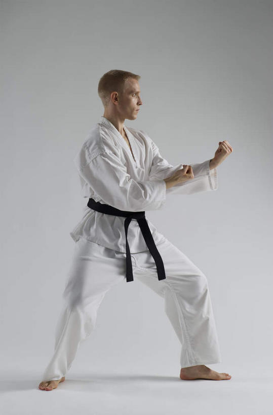 西方人,拳,一个人,站,竖图,室内,白天,白色背景,正面,锻炼,运动,武术,欧洲,欧洲人,仅一个男性,仅一个人,握,阴影,服装,反射,影子,扭头,注视,仅一个年轻男性,衣服,白色,观察,看,握拳,站着,转头,握着,摄影,服饰,影棚,观看,察看,衣着,穿着,关注,搏击,空手道,柔道服,衣饰,体育,男人,男性,年轻男性,白种人,拳头,站立,彩图,全身,影棚拍摄,健身,拍摄,空手,唐手,武道,练功服