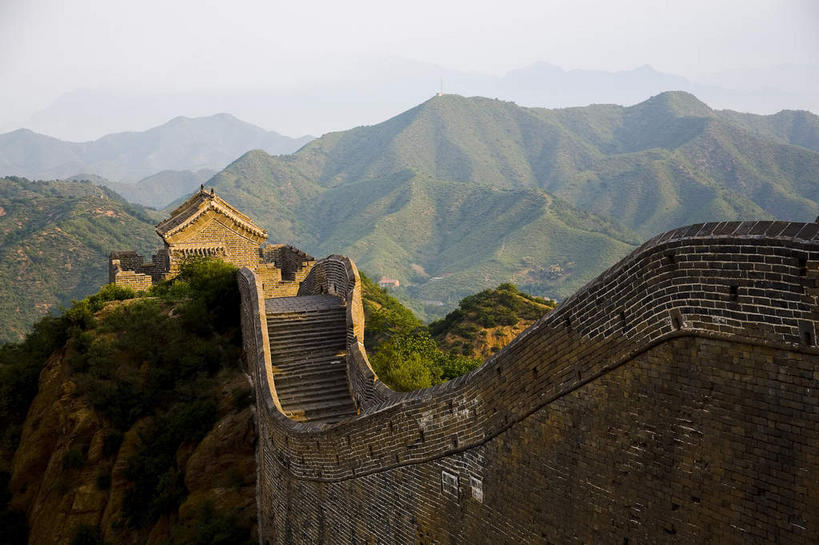 无人,横图,室外,白天,正面,旅游,度假,名胜古迹,森林,山,山脉,树林,植物,标志建筑,地标,建筑,北京,长城,中国,亚洲,阴影,遗迹,光线,影子,墙,山峰,山峦,首都,古迹,文物,娱乐,建设,城墙,古建筑,墙壁,墙面,树,树木,绿色,天空,阳光,自然,群山,天,享受,休闲,旅游胜地,放松,生长,成长,坚硬,万里长城,防御,烽火台,古文明,东亚,中华人民共和国,北京市,京,北平,华北地区,河北,河北省,冀,密云县,承德,承德市,坚固,金山岭长城,金山岭,滦平县,彩图,墩台,烽堠,烽燧,烟墩,密云