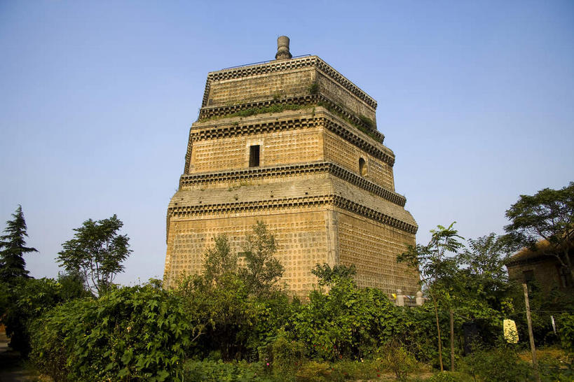 无人,横图,室外,白天,仰视,旅游,度假,建材,名胜古迹,植物,标志建筑,地标,建筑,中国,亚洲,阴影,遗迹,光线,材料,瓦片,影子,砖,砖块,墙,屋檐,云,云朵,塔,云彩,古迹,文物,娱乐,建设,古建筑,檐,墙壁,墙面,树,树木,蓝色,绿色,白云,蓝天,天空,阳光,自然,天,享受,休闲,砖头,旅游胜地,放松,建造,生长,晴朗,成长,古文明,东亚,中华人民共和国,河南,河南省,豫,华中地区,洛阳,洛阳市,石料,晴空,彩图,低角度拍摄,砌墙砖