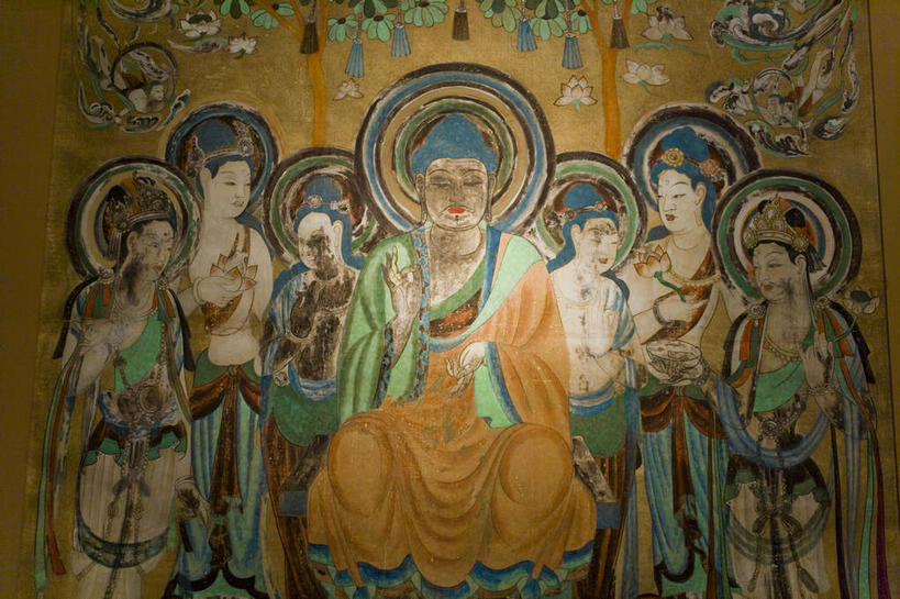 东方人,无人,站,坐,盘腿,横图,室内,白天,正面,旅游,度假,绘画,名胜古迹,标志建筑,地标,建筑,敦煌,中国,亚洲,服装,遗迹,艺术,装饰,纹路,纹理,墙,洞,许多人,黄种人,古迹,文化,文物,娱乐,建设,古建筑,壁画,墙壁,墙面,衣服,站着,一群人,享受,休闲,旅游胜地,放松,服饰,洞穴,华丽,修饰,点缀,衣着,穿着,佛祖,古文明,东亚,佛陀,甘肃,甘肃省,莫高窟,穴,肌理,中华人民共和国,衬托,美观,雅致,雅观,西北地区,甘,酒泉,酒泉市,衣饰,圣人,千佛洞,佛教创始者,乔达摩.悉达多,如来佛祖,释迦佛,释迦牟尼,我佛如来,男人,男性,女人,女性,中年男性,中年女性,亚洲人,画画,盘腿而坐,盘膝,盘着腿的,盘着腿坐,双腿交叉,站立,坐着,半身,彩图,敦煌莫高窟