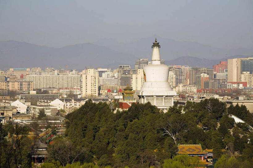 无人,公园,高楼大厦,横图,俯视,室外,白天,旅游,度假,森林,山,山脉,树林,植物,雾,标志建筑,大厦,地标,建筑,摩天大楼,北海公园,北京,中国,亚洲,许多,朦胧,模糊,墙,山峰,塔,山峦,首都,很多,娱乐,建设,白塔,墙壁,墙面,树,树木,绿色,白色,自然,群山,享受,休闲,旅游胜地,放松,生长,成长,迷雾,东亚,中华人民共和国,北京市,京,北平,华北地区,北京北海公园,大雾,彩图,高角度拍摄,大楼,高层建筑,高楼,摩天楼,北海白塔,琼华岛
