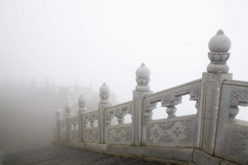 无人,栏杆,横图,俯视,室外,白天,旅游,度假,美景,雾,楼梯,峨眉山,中国,亚洲,朦胧,模糊,扶手,阶梯,景观,乌云,云,阴天,云朵,云彩,娱乐,护栏,台阶,天空,自然,天,享受,休闲,景色,放松,四川省,迷雾,昏暗,阴沉,自然风光,东亚,四川,中华人民共和国,西南地区,川,大雾,彩图,高角度拍摄,峨眉,峨眉山市