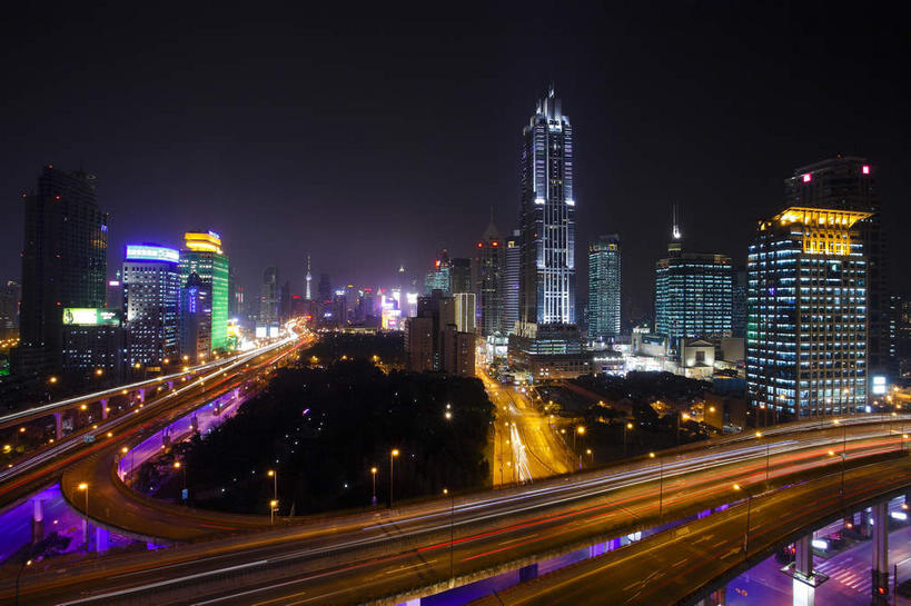 无人,高楼大厦,栏杆,横图,俯视,航拍,彩色,室外,夜晚,长时间曝光,度假,美景,城市风光,城市,大桥,大厦,道路,建筑,路,路灯,摩天大楼,霓虹灯,桥梁,夜景,公路,上海,中国,亚洲,阴影,光线,影子,景观,高架,围栏,桥,灯光,七彩,交通,娱乐,光源,建设,护栏,霓虹,灯,享受,休闲,景色,放松,申,照明设备,鸟瞰,曝光,高架桥,黄浦区,明天广场,东亚,上海市,高架道路,跨线桥,中华人民共和国,沪,华东地区,氖灯,马路,彩图,高角度拍摄,大楼,高层建筑,高楼,摩天楼,黄陂北路