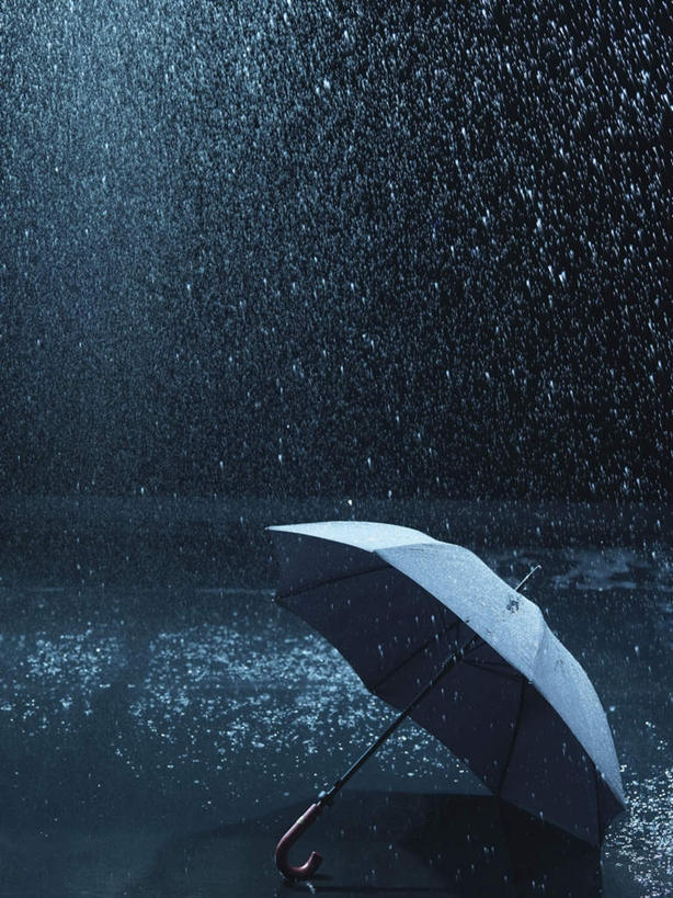 无人,竖图,室外,特写,白天,正面,水,雨,暴雨,大雨,一把,飞溅,黑色背景,溅,伞,液体,雨伞,遮阳伞,水滴,阳伞,水珠,黑色,细雨,太阳伞,喷洒,小雨,彩图