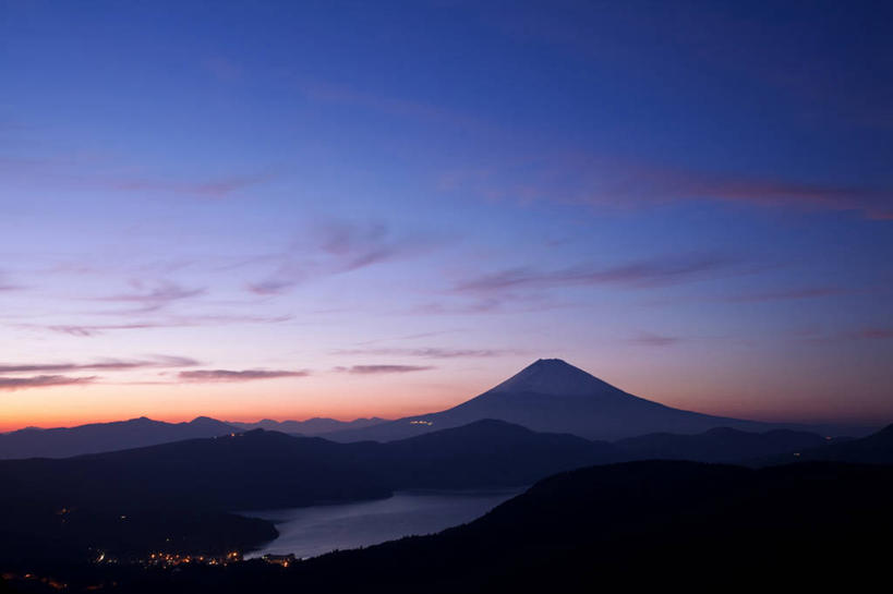 无人,横图,室外,白天,正面,旅游,度假,湖,湖泊,火山,美景,日落,山,树林,水,雪,雪山,植物,大雪,富士山,神奈川,日本,亚洲,阴影,光线,影子,冰,湖面,积雪,景观,山峰,水流,水面,晚霞,霞光,雪景,云,云朵,冬季,冬天,落日,山峦,神奈川县,背光,云彩,娱乐,树,树木,绿色,白云,阳光,自然,黄昏,湖水,享受,休闲,景色,彩霞,放松,寒冷,生长,成长,冰冷,自然风光,逆光,东亚,本州,关东地方,本州岛,日本国,芦之湖,严寒,冰凉,酷寒,凛冽,凛凛,极冷,夕照,薄暮,活火山,夕阳,彩图,傍晚,箱根町,足柄下郡,斜阳