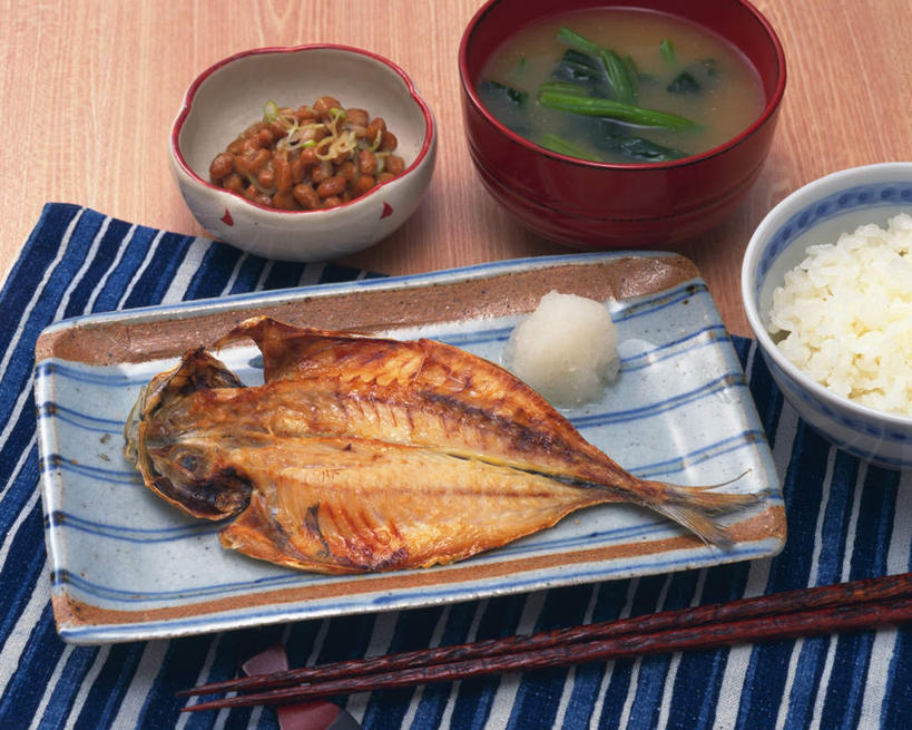 海鲜,米饭,无人,餐厅,横图,室内,特写,白天,正面,烹饪,餐桌,桌子,餐具,布料,碟子,盘,日本料理,料理,食品,饭,布纹,水产,菜肴,美食,海洋生物,桌布,食物,盘子,餐巾,碟,台布,日式料理,日式,摄影,佳肴,影棚,餐台,马鲛鱼,五谷,水生动物,海产品,水生物,海底动物,味噌汤,蓝点马鲛鱼,鰆鱼,鱍鱼,竹鲛,土魠鱼,马加,梭齿土魠鱼,彩图,影棚拍摄,拍摄,餐馆,饭店,饭馆