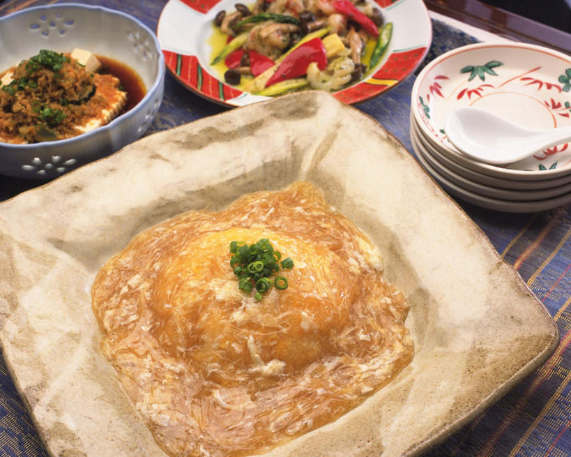 无人,横图,俯视,室内,特写,白天,烹饪,餐桌,桌子,蔬菜,餐具,许多,阴影,光线,布料,碟子,盘,影子,葱,青葱,锅巴,料理,食品,布纹,菜肴,美食,桌布,盘子,餐巾,碟,台布,中式,佳肴,餐台,鱼翅,进餐用具,烹调用具,彩图,高角度拍摄