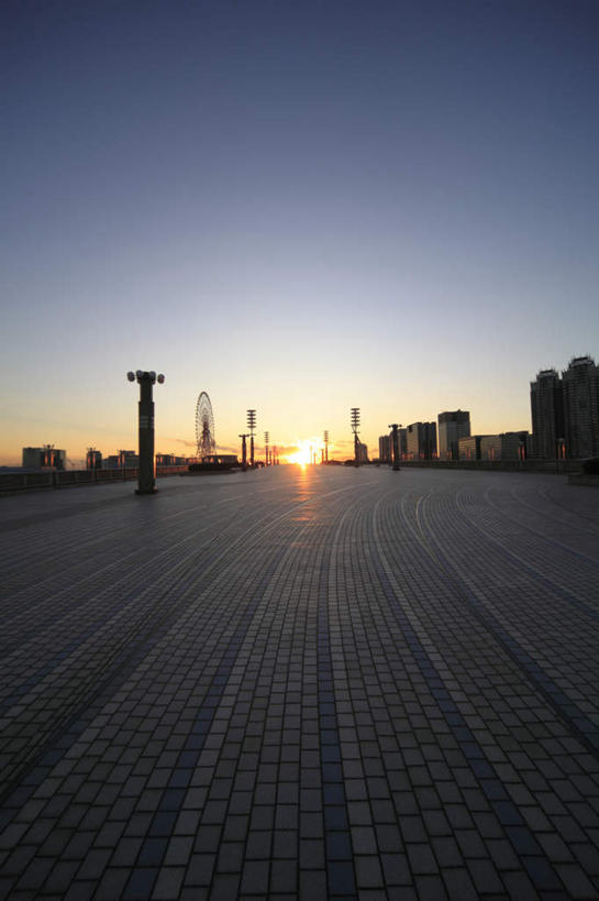 无人,高楼大厦,竖图,室外,白天,正面,度假,美景,日落,城市风光,城市,大厦,道路,建筑,路,摩天大楼,公路,东京,日本,亚洲,景观,晚霞,霞光,建筑群,交通,江东区,娱乐,建设,蓝色,蓝天,天空,黄昏,天,享受,休闲,景色,彩霞,放松,东亚,本州,关东地方,本州岛,日本国,东京都,夕阳,马路,彩图,大楼,高层建筑,高楼,摩天楼