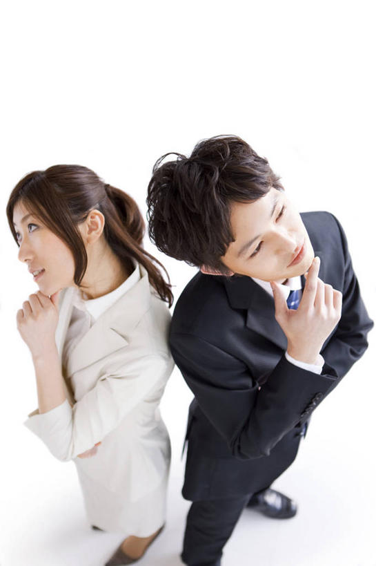 东方人,两个人,同事,商务人士,商务男性,商务女性,站,竖图,俯视,室内,白天,白色背景,衬衫,安全,成功,合作,团队,集体,信心,亚洲,撑,套装,领带,托腮,依靠,注视,黄种人,队伍,观察,看,托,倚靠,站着,背靠背,思考,背对背,摄影,影棚,观看,察看,领导,象征,庄重,成就,关注,托下巴,商务装,身份,合伙,领袖,工薪阶层,正式,地位,思虑,单手托腮,信任,男人,男性,年轻男性,年轻女性,女人,女性,亚洲人,白领,上班族,站立,半身,彩图,高角度拍摄,影棚拍摄,衬衣,拍摄