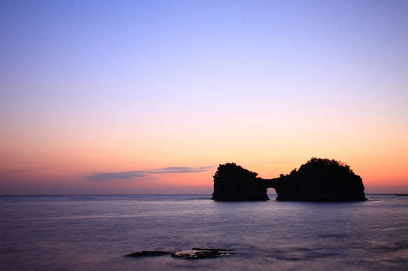 无人,横图,室外,白天,正面,旅游,度假,岛屿,海浪,海洋,美景,日落,日本,亚洲,阴影,光线,影子,岛,洞,景观,浪花,晚霞,霞光,落日,背光,娱乐,阳光,自然,海水,黄昏,享受,休闲,景色,彩霞,放松,洞穴,自然风光,逆光,海景,东亚,本州,穴,本州岛,日本国,近畿地方,近畿,和歌山,和歌山县,夕照,薄暮,大海,风浪,海,海水的波动,近岸浪,列岛,群岛,涌浪,诸岛,夕阳,彩图,傍晚,白滨町,西牟娄郡,斜阳