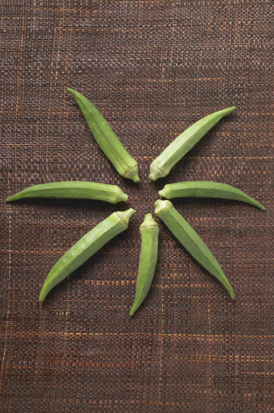 无人,竖图,俯视,室内,特写,白天,植物,桌面,桌子,豆,蔬菜,阴影,新鲜,反射,木制,影子,豆类,豆子,秋葵,食品,食物,木制品,有机食品,绿色食品,毛茄,羊角豆,豆科,黄秋葵,咖啡黄葵,彩图,高角度拍摄