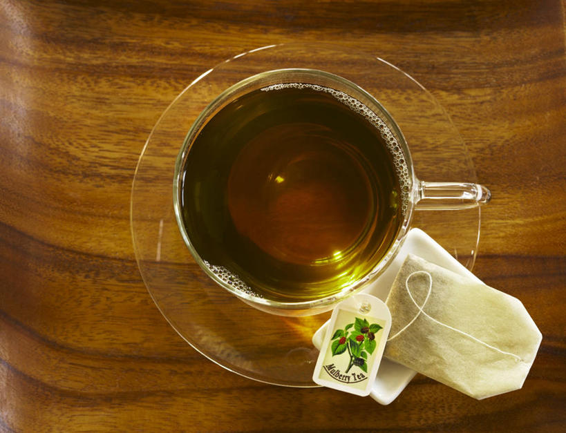 无人,横图,俯视,室内,特写,白天,幸福,茶,桌面,桌子,杯子,餐具,玻璃,阴影,反射,木制,碟子,盘,影子,茶叶,一杯,娱乐,茶包,玻璃制品,一个,盘子,木制品,水杯,碟,享受,休闲,温馨,放松,乐趣,单个,提神,舒适,袋泡茶,醒脑,茶杯,彩图,高角度拍摄