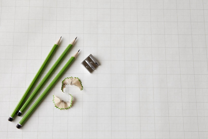 无人,横图,俯视,室内,特写,白天,白色背景,静物,阴影,反射,木制,笔,木屑,影子,办公用品,文具,一个,绿色,木制品,铅笔,学习用品,摄影,影棚,单个,文具用品,三支,笔屑,卷笔刀,削笔刀,碎屑,铅笔屑,削笔机,彩图,高角度拍摄,影棚拍摄,拍摄