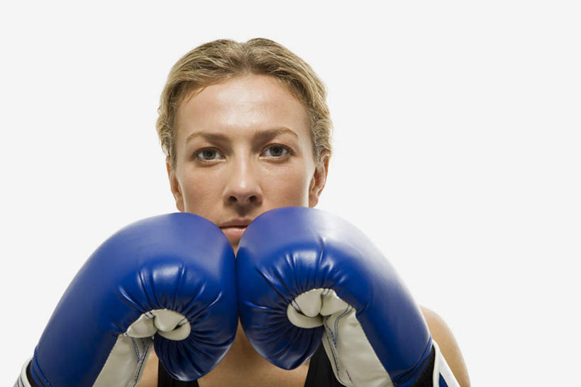 西方人,脸,头,脸颊,一个人,运动员,横图,室内,特写,白天,白色背景,正面,锻炼,安全,运动,欧洲,欧洲人,仅一个年轻女性,仅一个女性,仅一个人,防护,拳击手套,注视,运动器械,手套,观察,看,健身器械,摄影,影棚,观看,保护,察看,关注,保险,健身器材,保全,周全,安稳,安定,防护手套,平安,体育,年轻女性,女人,女性,白种人,头部,脸部,脸蛋,面部,体育运动员,运动选手,半身,彩图,影棚拍摄,健身,拍摄,运动器材