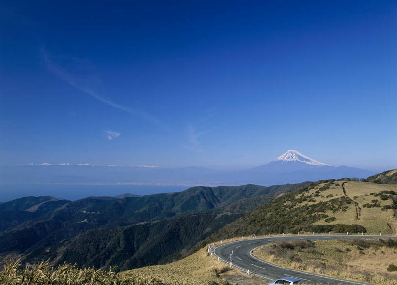 无人,横图,室外,白天,正面,旅游,度假,美景,山,雪,雪山,大雪,道路,路,公路,富士山,静冈县,日本,亚洲,阴影,弯曲,光线,影子,冰,积雪,景观,山峰,雪景,云,云朵,冬季,冬天,交通,山峦,云彩,娱乐,蓝色,白云,蓝天,天空,阳光,自然,天,享受,休闲,景色,放松,寒冷,蜿蜒,晴朗,冰冷,自然风光,东亚,本州,本州岛,日本国,中部地方,静冈,严寒,冰凉,酷寒,凛冽,凛凛,极冷,伊豆半岛,晴空,马路,彩图,贺茂郡,西伊豆町