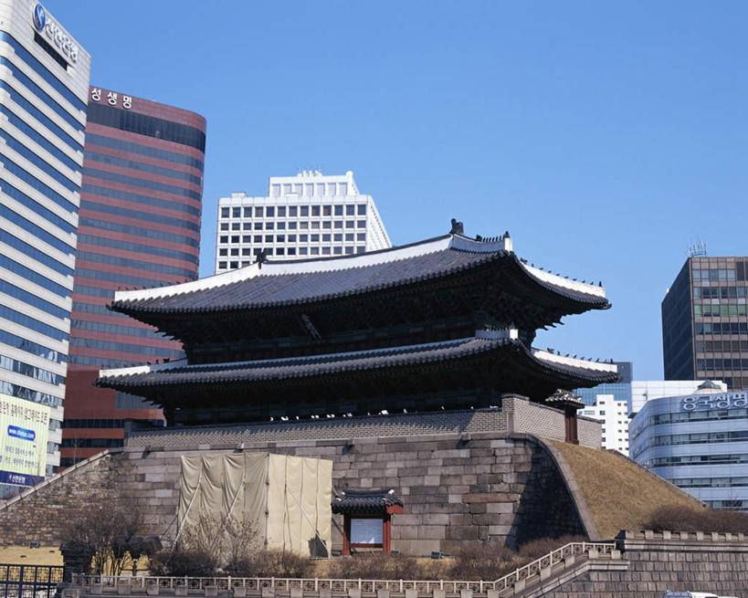 无人,高楼大厦,横图,室外,白天,仰视,旅游,度假,美景,城市风光,标志建筑,城市,大厦,地标,建筑,摩天大楼,首尔,汉城,韩国,亚洲,景观,建筑群,首都,娱乐,建设,蓝色,蓝天,天空,天,享受,休闲,景色,放松,晴朗,东亚,万里无云,大韩民国,首尔市,首尔特别市,特别市,崇礼门,南大门,晴空,晴空万里,玩耍,彩图,低角度拍摄,大楼,高层建筑,高楼,摩天楼