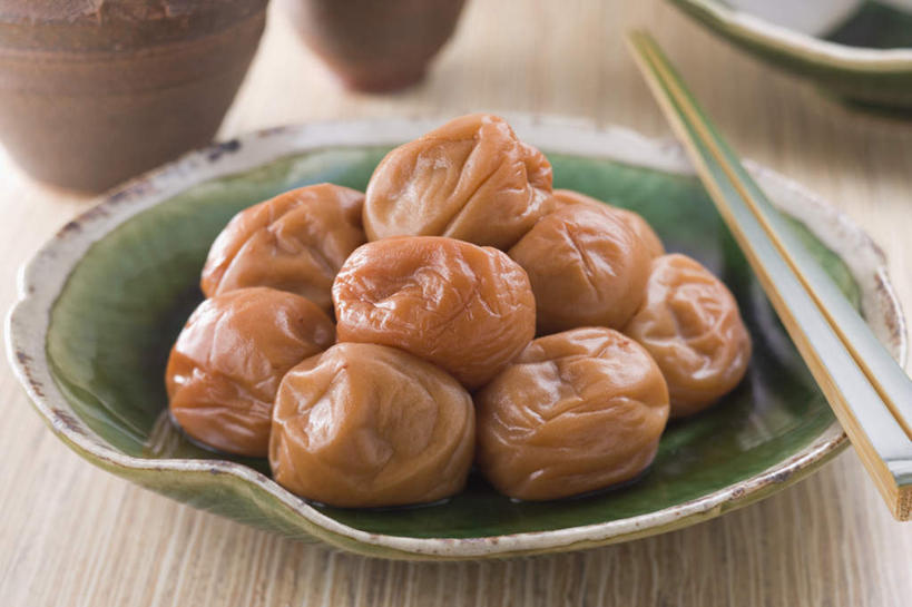无人,横图,俯视,室内,特写,白天,烹饪,筷子,餐具,日本料理,料理,食品,文化,传统,酸梅,菜肴,美食,食物,碗,日式料理,青梅,日式,佳肴,礼节,礼仪,梅子,果梅,进餐用具,烹调用具,彩图,高角度拍摄