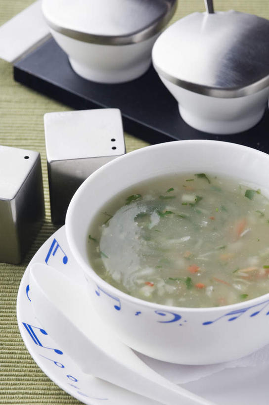 无人,竖图,俯视,室内,特写,白天,蔬菜,餐具,许多,新鲜,碟子,盘,陶瓷,调料,汤,盐,食品,陶瓷制品,调味品,调味料,食盐,食物,盘子,容器,碟,碗,有机食品,绿色食品,储藏,储存,彩图,高角度拍摄,贮存