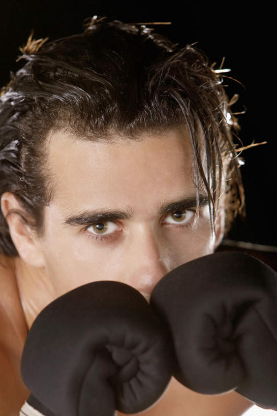 西方人,脸,头,脸颊,拳,一个人,竖图,室内,特写,白天,正面,安全,欧洲,欧洲人,仅一个男性,仅一个人,握,黑色背景,防护,拳击手套,注视,运动器械,仅一个年轻男性,黑色,手套,观察,看,握拳,健身器械,握着,摄影,影棚,观看,保护,察看,关注,保险,健身器材,保全,周全,安稳,安定,防护手套,平安,男人,男性,年轻男性,白种人,头部,脸部,脸蛋,面部,拳头,半身,彩图,影棚拍摄,拍摄,运动器材