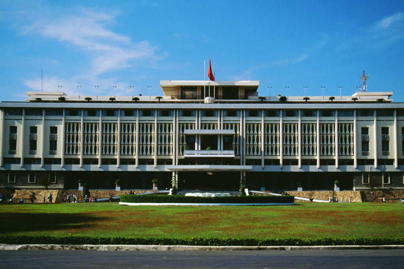 无人,家,横图,室外,白天,正面,度假,草地,草坪,美景,植物,门,城市风光,城市,路灯,照明,越南,亚洲,阴影,光线,影子,房屋,屋子,景观,云,云朵,公寓,灯光,云彩,娱乐,洋房,楼房,住宅,灯,草,蓝色,绿色,白云,蓝天,天空,阳光,门框,天,享受,休闲,景色,放松,东南亚,晴朗,照亮,照明设备,越南社会主义共和国,胡志明市,胡志明,晴空,彩图,房子