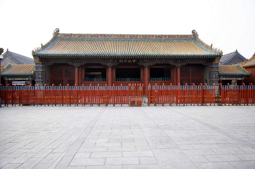 无人,故宫,宫殿,栏杆,横图,室外,白天,正面,旅游,度假,名胜古迹,标志建筑,地标,建筑,中国,亚洲,遗迹,扶手,建筑群,古迹,文物,娱乐,建设,古建筑,护栏,蓝色,蓝天,天空,天,享受,休闲,旅游胜地,放松,晴朗,权利,古文明,东亚,辽宁,辽宁省,沈阳,万里无云,中华人民共和国,省会,沈阳市,辽,东北地区,晴空,晴空万里,彩图,奉天行宫,沈河区,沈阳故宫,沈阳故宫博物院,盛京宫阙