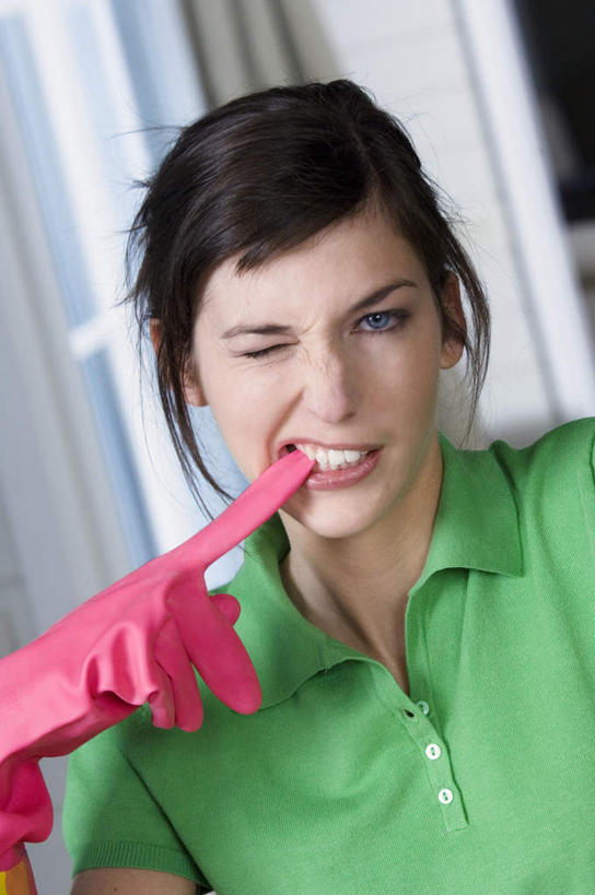 西方人,脸,头,脸颊,手,一个人,站,竖图,室内,特写,白天,正面,安全,欧洲,欧洲人,仅一个年轻女性,仅一个女性,仅一个人,咬,服装,朦胧,模糊,防护,注视,休闲装,肩膀,衣服,粉色,绿色,手套,观察,看,站着,休闲,手部,休闲服,服饰,观看,保护,单手,咬着,察看,关注,保险,保全,周全,安稳,安定,防护手套,平安,年轻女性,女人,女性,白种人,头部,脸部,脸蛋,面部,站立,半身,彩图