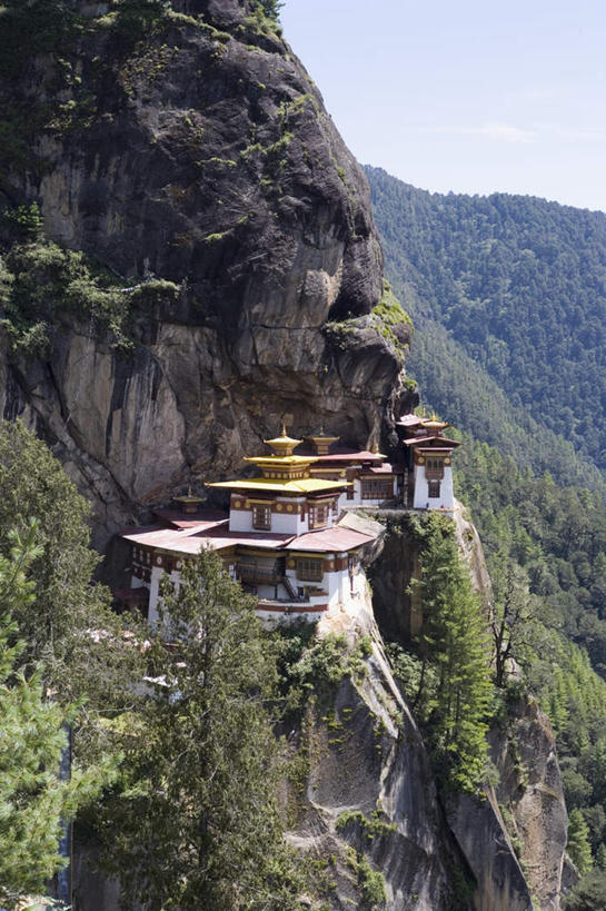 无人,竖图,俯视,室外,白天,旅游,度假,美景,山,山脉,树林,植物,标志建筑,地标,建筑,不丹,亚洲,阴影,节日,生气,光线,影子,墙,屋顶,景观,山峰,云,云朵,山峦,云彩,顶棚,文化,娱乐,建设,墙壁,墙面,树,树木,蓝色,绿色,白云,蓝天,天空,阳光,自然,群山,天,祈祷,享受,休闲,健康,旅游胜地,景色,放松,活力,许愿,宗教,信仰,茂盛,生长,晴朗,成长,纪念,生机,五颜六色,祈求,连绵,繁茂,基督教,绵延,天主教,自然风光,修道院,南亚,五彩缤纷,信念,兴旺,昌盛,绵亘,昌隆,畅旺,发达,蕃芜,繁盛,富强,隆盛,蓬勃,旺盛,兴隆,兴盛,郁勃,不丹王国,活气,神学院,修院,隐修院,巴罗,虎穴寺,平安,晴空,彩图,高角度拍摄