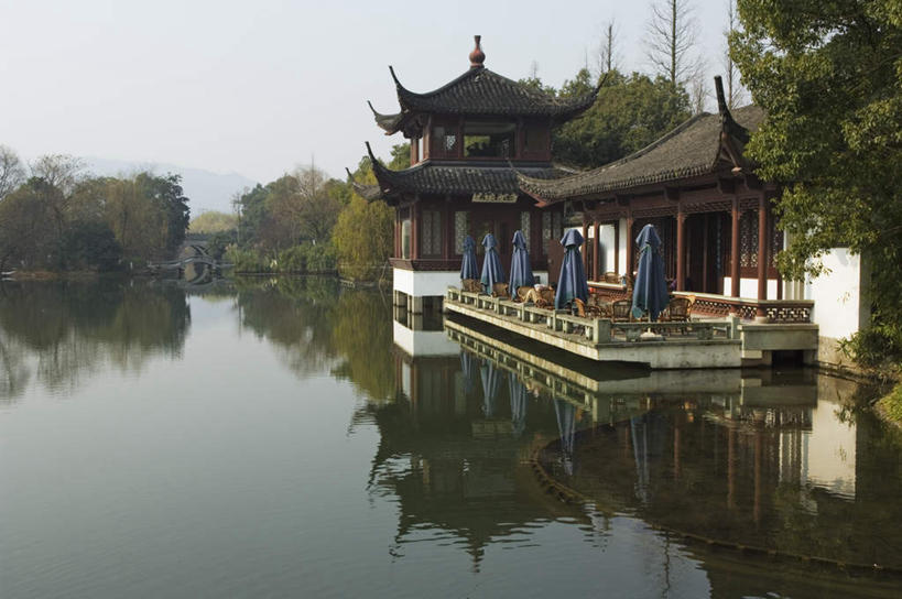 无人,家,栏杆,横图,室外,白天,正面,旅游,度假,河流,美景,水,植物,杭州西湖,西湖,中国,亚洲,阴影,光线,影子,房屋,亭子,屋子,河水,景观,水流,围栏,娱乐,浙江,护栏,楼房,住宅,树,树木,浙江省,绿色,天空,阳光,自然,天,享受,休闲,景色,放松,生长,成长,杭州,自然风光,东亚,杭州市,中华人民共和国,华东地区,省会,浙,彩图,房子