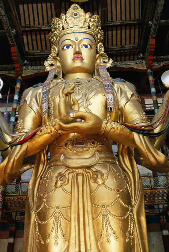 东方人,一个人,无人,寺庙,站,竖图,室外,白天,仰视,旅游,度假,标志建筑,地标,建筑,雕塑,蒙古,亚洲,仅一个男性,仅一个人,节日,艺术,装饰,雕刻,雕像,首都,燃烧,黄种人,文化,娱乐,建设,黄金,仅一个年轻男性,香火,工艺品,庙宇,祈祷,站着,享受,休闲,健康,金色,旅游胜地,放松,许愿,宗教,信仰,纪念,祈求,美术,主题,金碧辉煌,陈列,东亚,功能,美学,草原之国,蒙古国,外蒙,外蒙古,乌兰巴托,平安,男人,男性,年轻男性,亚洲人,站立,半身,彩图,低角度拍摄,庙,寺,富丽堂皇,金碧堂皇