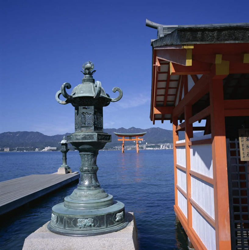 无人,家,码头,竖图,室外,白天,正面,旅游,度假,岛屿,海浪,海洋,美景,山,山脉,港口,广岛县,日本,亚洲,阴影,光线,木板,影子,房屋,屋子,岛,景观,浪花,山峰,桥,木桥,山峦,娱乐,楼房,住宅,栈桥,蓝色,蓝天,天空,阳光,自然,海水,群山,天,享受,休闲,景色,放松,晴朗,人行桥,木板桥,自然风光,海景,东亚,本州,万里无云,宫岛,本州岛,日本国,広岛,中国地方,严岛,大海,风浪,海,海水的波动,近岸浪,列岛,群岛,涌浪,诸岛,晴空,晴空万里,彩图,房子,摆渡口,埠头,渡口,渡头,港湾,海港,货运码头,口岸,商港