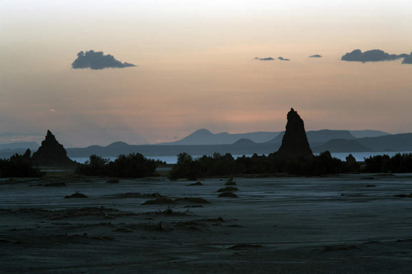 无人,横图,室外,白天,正面,旅游,度假,湖,湖泊,石头,美景,沙漠,山,山脉,水,非洲,吉布提,阴影,波纹,光线,石子,影子,湖面,景观,山峰,水流,水面,云,云朵,涟漪,山峦,云彩,娱乐,蓝色,白云,倒影,蓝天,水纹,天空,阳光,自然,波浪,湖水,群山,天,享受,休闲,景色,放松,晴朗,倒映,自然风光,水晕,阿非利加洲,东非,反照,吉布提共和国,大漠,砂漠,石块,岩石,晴空,彩图