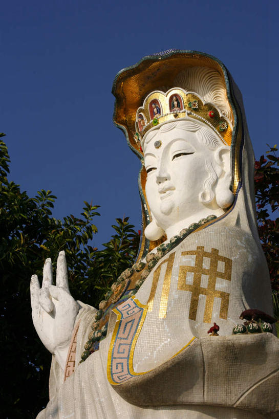 东方人,一个人,无人,站,竖图,室外,特写,白天,正面,民族服装,旅游,度假,植物,标志建筑,地标,建筑,叶子,雕塑,香港,中国,亚洲,仅一个女性,仅一个人,阴影,服装,艺术,装饰,光线,雕刻,雕像,影子,绿叶,注视,黄种人,娱乐,建设,佛手,石雕,树,树木,衣服,蓝色,绿色,蓝天,天空,阳光,自然,工艺品,天,观察,看,站着,仅一个中年女性,享受,休闲,嫩叶,旅游胜地,放松,服饰,佛手柑,生长,晴朗,成长,观看,纪念,美术,吉祥,港,察看,衣着,穿着,关注,主题,陈列,东亚,万里无云,香港特别行政区,港澳台,中华人民共和国,功能,美学,美观,衣饰,幸运,女人,女性,中年女性,亚洲人,叶,叶片,晴空,晴空万里,站立,半身,彩图,传统服装,民俗服