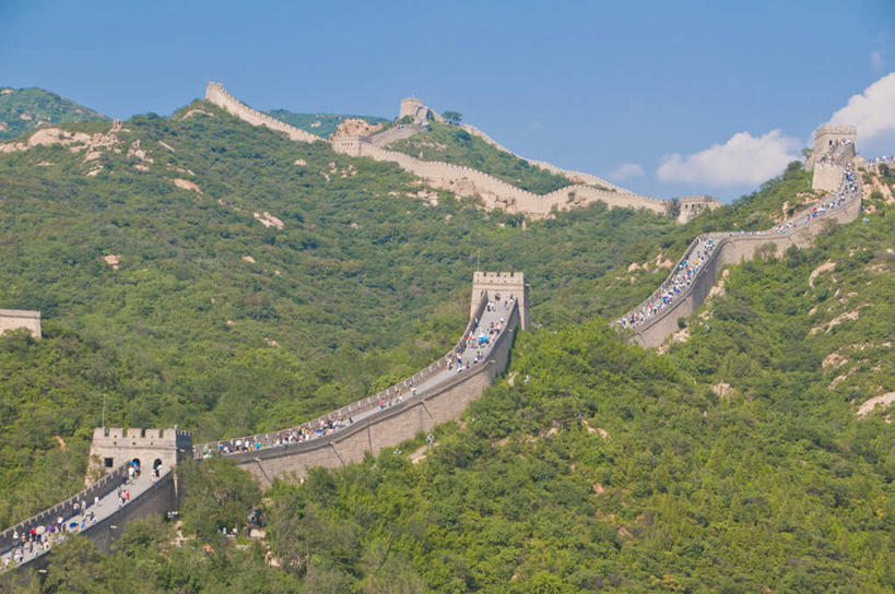 无人,横图,俯视,航拍,室外,白天,旅游,度假,名胜古迹,树林,植物,地标,北京,长城,中国,亚洲,阴影,朦胧,模糊,遗迹,光线,影子,云,云朵,首都,云彩,古迹,文物,娱乐,古建筑,树,树木,蓝色,绿色,白云,蓝天,天空,阳光,自然,天,享受,休闲,旅游胜地,放松,生长,晴朗,成长,鸟瞰,万里长城,古文明,东亚,八达岭,八达岭长城,中华人民共和国,北京市,京,北平,华北地区,延庆县,军都山,晴空,彩图,高角度拍摄,标志性建筑