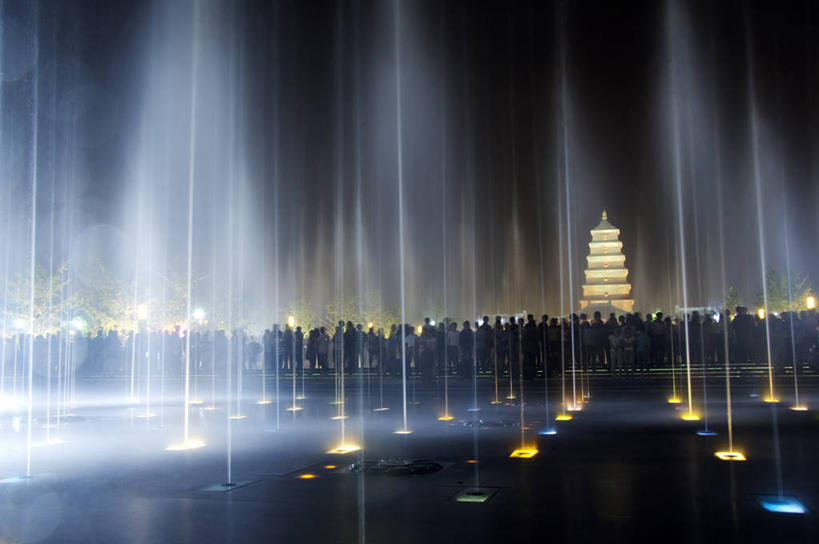 公园,横图,彩色,室外,夜晚,长时间曝光,旅游,水,建筑,喷泉,大雁塔,中国,亚洲,历史,宝塔,黄昏,地标建筑,摄影,宗教,五颜六色,照亮,色彩斑斓,中国文化,五彩缤纷,群众,东亚,陕西省,唐朝,五彩斑斓,五光十色,彩图,罢工,传统文化