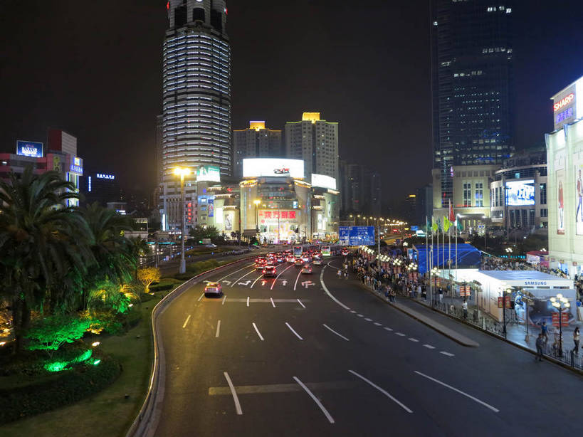 无人,家,高楼大厦,商店,横图,俯视,航拍,彩色,室外,夜晚,购物,度假,消费,美景,植物,城市风光,标志建筑,超市,城市,大厦,道路,地标,建筑,路,路灯,摩天大楼,霓虹灯,人行横道,商场,夜景,公路,汽车,上海,中国,亚洲,阴影,光线,影子,房屋,屋子,景观,公寓,建筑群,人行道,灯光,分界线,七彩,停车线,交通,娱乐,光源,建设,洋房,楼房,霓虹,住宅,车,灯,树,树木,绿色,自然,交通工具,轿车,驾驶,行驶,享受,休闲,景色,放松,金融,百货,港汇广场,徐家汇,生长,成长,车行道,车行道分界线,操纵,申,控制,照明设备,鸟瞰,载具,标线,人行横道线,驾车,选购,贸易,百货公司,东亚,操控,车行线,徐汇区,东方商厦,上海市,中华人民共和国,沪,华东地区,虹桥路,氖灯,血拼,把持,斑马线,马路,彩图,高角度拍摄,房子,大楼,高层建筑,高楼,购物商场,购物中心,摩天楼,商业中心,漕溪北路,港汇恒隆广场,上实大厦,shslj1,上海第六百货,上海六百