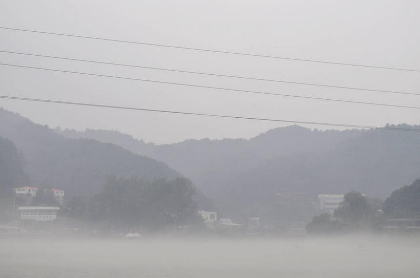 无人,横图,室外,白天,正面,旅游,度假,岛屿,河流,美景,森林,树林,水,植物,雾,春川,南怡岛,韩国,亚洲,波纹,朦胧,模糊,岛,河水,景观,水流,涟漪,娱乐,缆车,树,树木,绿色,倒影,水纹,天空,自然,交通工具,波浪,天,享受,休闲,景色,放松,茂密,茂盛,生长,成长,迷雾,倒映,自然风光,东亚,索道,水晕,大韩民国,江原道,春川市,汉江,反照,缆索铁路,列岛,群岛,诸岛,大雾,彩图,道,shslj1,北汉江