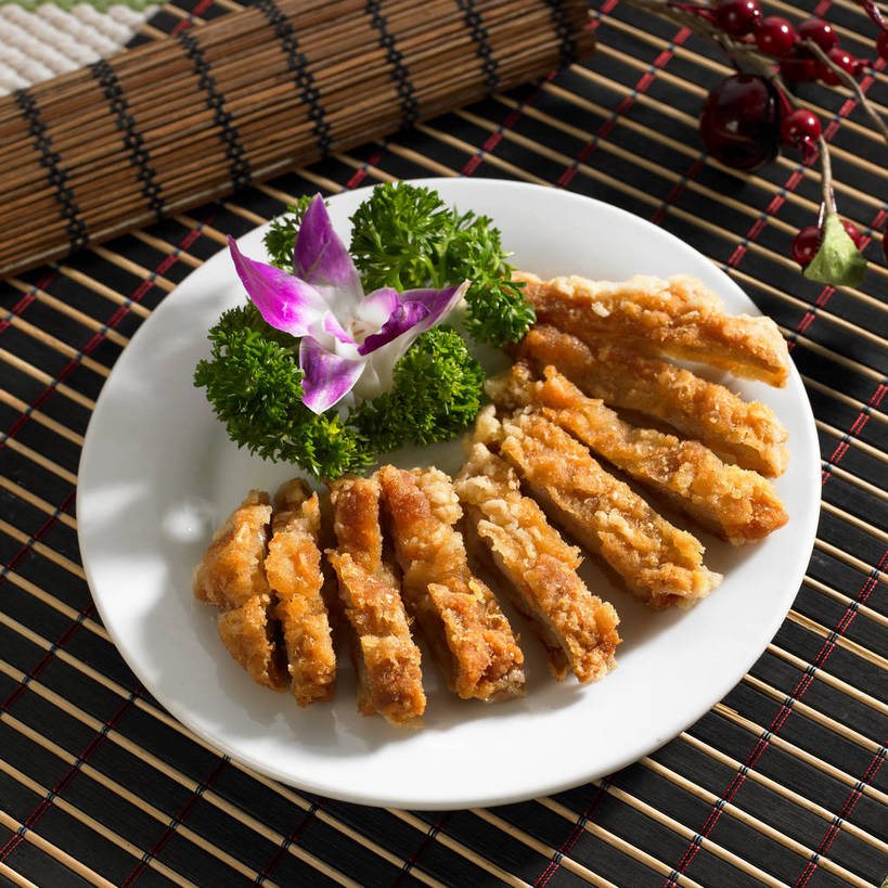 无人,横图,俯视,室内,特写,白天,烹饪,餐桌,桌子,芹菜,餐具,一排,许多,切开,竹制,整齐,装饰,并列,并排,盛开,碟子,盘,陶瓷,鸡肉,肉,油炸,料理,食品,石斛,陶瓷制品,很多,花蕾,菜肴,美食,肉类,花,花瓣,花朵,鲜花,食物,排列,一朵,一个,白色,盘子,垫子,碟,花苞,花蕊,切,佳肴,荷兰芹,欧芹,香芹,单个,餐台,华丽,修饰,点缀,高雅,竹制品,队列,鸡排,平行,剖面,肉食,切面,法香,巴西利,洋香菜,洋芫荽,法国香菜,衬托,美观,雅致,雅观,石斛兰,旱芹菜,番荽,金钗石斛,淡泊,花中君子,兰花,彩图,高角度拍摄,炸鸡排,shjb1