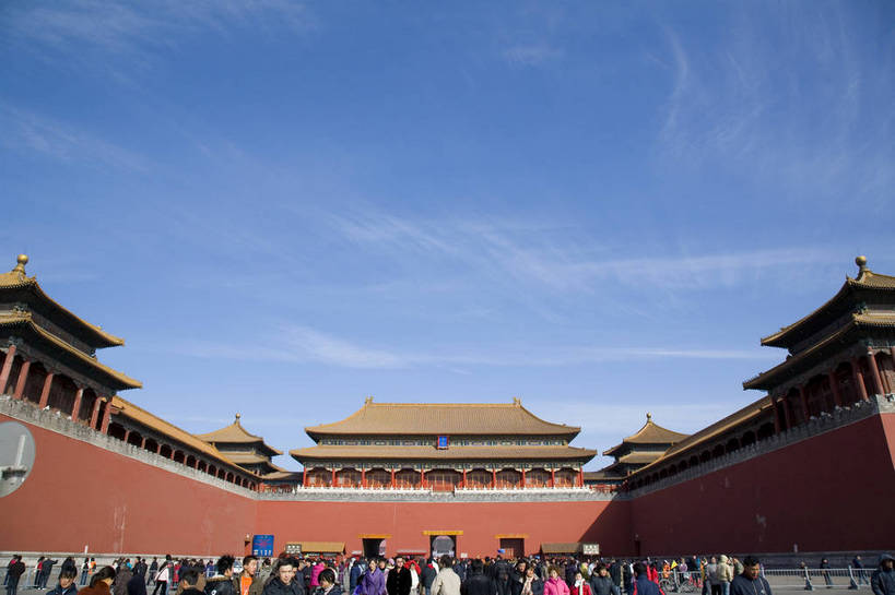 故宫,宫殿,横图,彩色,室外,白天,旅游,建材,建筑,雕塑,北京,中国,亚洲,行人,游客,游人,艺术,装饰,龙,雕刻,雕像,瓦片,墙,屋顶,文化遗产,艺术品,首都,瓦,顶,路人,旅客,建筑物,蓝色,工艺品,紫禁城,橙色,摄影,建造,纪念,严肃,美术,蓝,权威,高贵,中国文化,主题,陈列,建筑材料,东亚,屋瓦,中华人民共和国,功能,美学,权力,威严,权势,势力,尊严,过客,旅游者,橙,彩图,旅行,传统文化,屋面瓦,bj174