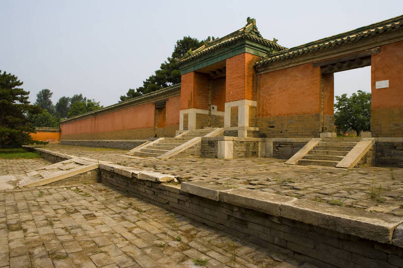 寺庙,横图,彩色,室外,白天,旅游,草地,石头,建筑,中国,亚洲,石子,文化遗产,首都,历史,建筑物,草,古代,红色,休闲,墓地,摄影,活动,严肃,权威,陵墓,中国文化,东亚,首府,中华人民共和国,华北地区,权力,河北,河北省,冀,威严,权势,保定,保定市,古远,空闲,势力,尊严,石,石块,彩图,旅行,庙,寺,传统文化,红,皇陵,崇陵,清崇陵,清西陵,易县,bj174