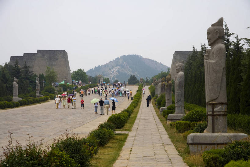 横图,彩色,室外,特写,白天,旅游,石头,道路,建筑,路,雕塑,兵马俑,西安,中国,亚洲,局部,艺术,装饰,雕刻,雕像,浮雕,石子,塑像,图案,图形,泥土,文化遗产,纪念碑,艺术品,历史,建筑物,古代,工艺品,墓地,摄影,纪念,美术,固定,陵墓,中国文化,主题,陈列,东亚,结实,陕西,陕西省,秦始皇陵,西安市,临潼,骊山,中华人民共和国,省会,功能,美学,安稳,牢固,可靠,西北地区,陕,古远,古代文明,巩固,坚固,牢靠,石,石块,彩图,旅行,临潼区,传统文化,秦陵,bj174