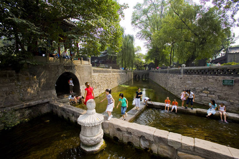 横图,彩色,旅游,建筑,中国,亚洲,楼阁,池塘,木,许多人,历史,传统,树木,古代,湖水,一群人,摄影,祠堂,园林,东亚,山西省,中华人民共和国,朝代,古远,金庙,彩图,旅行,目的地,房子,庙,亭台,晋祠,北魏,魏朝,bj174