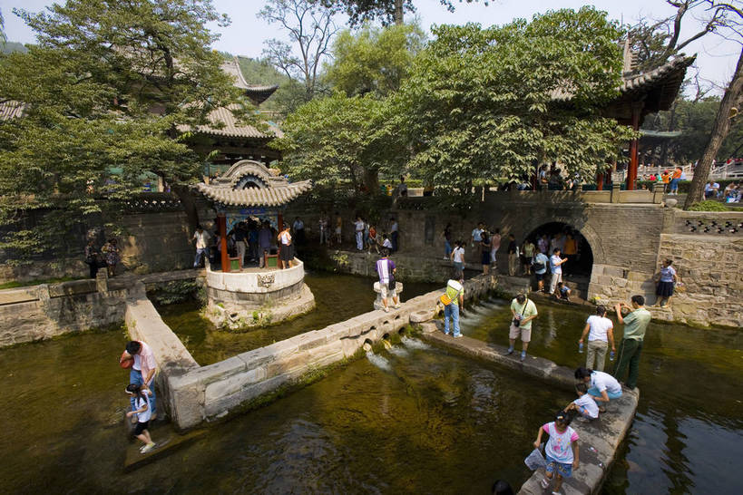 横图,彩色,旅游,建筑,喷泉,中国,亚洲,彩绘,雕刻,书法,楼阁,池塘,木,许多人,历史,传统,木刻,树木,古代,湖水,一群人,摄影,祠堂,园林,东亚,山西省,砖雕,中华人民共和国,朝代,古远,金庙,彩图,旅行,目的地,房子,庙,亭台,晋祠,北魏,魏朝,bj174