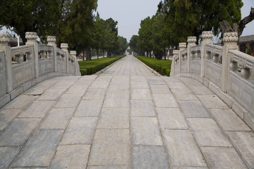 寺庙,横图,彩色,室外,特写,白天,旅游,度假,石头,名胜古迹,树林,植物,标志建筑,地标,建筑,路,雕塑,中国,局部,远方,风俗,遗迹,艺术,装饰,雕刻,雕像,浮雕,石子,文化遗产,纪念碑,艺术品,古迹,历史,文物,娱乐,建设,传统,古建筑,建筑物,树,树木,古代,绿色,自然,工艺品,享受,休闲,旅游胜地,放松,精神,摄影,生长,成长,纪念,美术,中国文化,主题,陈列,古文明,山东省,济南,功能,美学,古远,制度,石,石块,彩图,旅行,庙,寺,孔林,纪念塔,传统文化,bj174