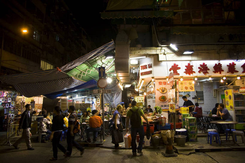 人群,横图,彩色,室外,夜晚,旅游,度假,美景,城市风光,城市,道路,街道,路,公路,香港,中国,亚洲,行人,游客,游人,图片,景观,交通,娱乐,路人,旅客,人流,享受,休闲,旅游胜地,景色,放松,摄影,生活方式,港,参观,东亚,九龙,旺角,香港特别行政区,港澳台,中华人民共和国,繁荣,九龙半岛,发达,油麻地,过客,油尖旺区,马路,旅游者,彩图,旅行,居住区,大排档,庙街,庙街夜市,bj174
