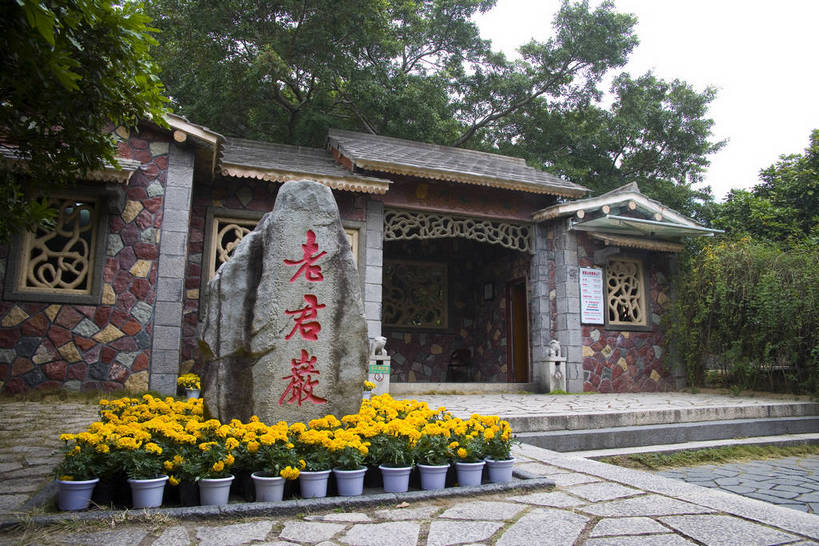 横图,彩色,室外,白天,旅游,度假,名胜古迹,标志建筑,地标,建筑,雕塑,中国,亚洲,遗迹,雕像,浮雕,文化遗产,牌坊,牌楼,古典,古迹,历史,文物,娱乐,建设,古建筑,石雕,民居,古镇,古代,享受,休闲,旅游胜地,放松,思想,摄影,古代建筑,纪念,石像,文明,中国文化,福建,古文明,东亚,儒家,福建省,中华人民共和国,华东地区,闽,泉州,泉州市,古远,古代文明,流传,旅行,居住区,传统文化,丰泽,丰泽区,清源山风景名胜区,清源山国家重点风景区,飞檐,bj174