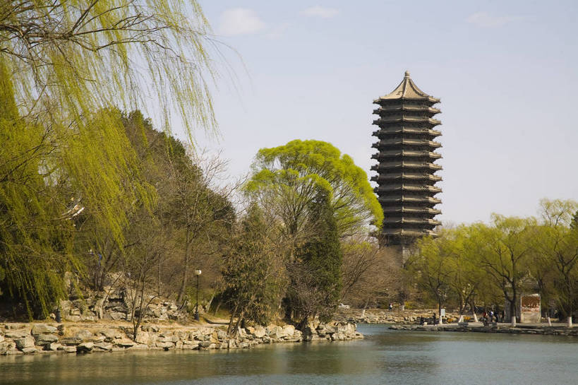学校,教学楼,横图,彩色,室外,白天,旅游,度假,湖,标志建筑,地标,建筑,北京,中国,亚洲,湖畔,建筑群,塔,古典,建设,校园,学府,特色,树,湖水,休闲,教室,旅游胜地,景色,摄影,人文景观,古塔,环境,象征,美好,东亚,中华人民共和国,高等学府,特征,旅行,大学,教学大楼,北京大学,未名湖,bj174