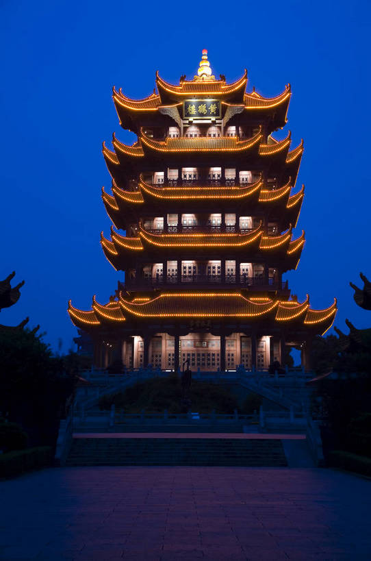 竖图,彩色,室外,旅游,度假,名胜古迹,标志建筑,地标,建筑,夜景,武汉,中国,亚洲,遗迹,民俗,图片,文化遗产,古城,建筑群,灯光,古典,古迹,文物,娱乐,建设,古建筑,民居,古镇,享受,休闲,旅游胜地,放松,竖,摄影,矗立,美好,文明,中国文化,耸立,古文明,东亚,湖北,黄鹤楼,中华人民共和国,灯火辉煌,挺立,幽静,旅行,传统文化,bj174