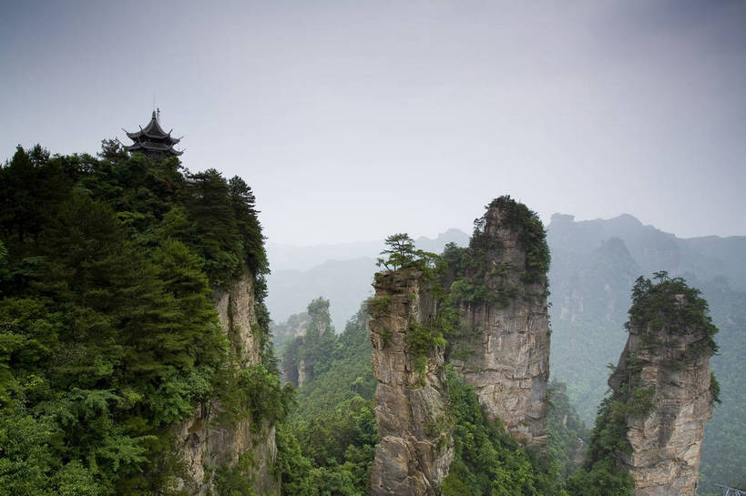 横图,彩色,室外,白天,旅游,度假,名胜古迹,山,标志建筑,地标,建筑,张家界,中国,亚洲,遗迹,壮观,图片,景观,山峰,古迹,文物,娱乐,建设,古建筑,风景区,树木,自然,享受,休闲,旅游胜地,景色,放松,摄影,美妙,自然风光,古文明,东亚,湖南,中华人民共和国,旅行,bj174